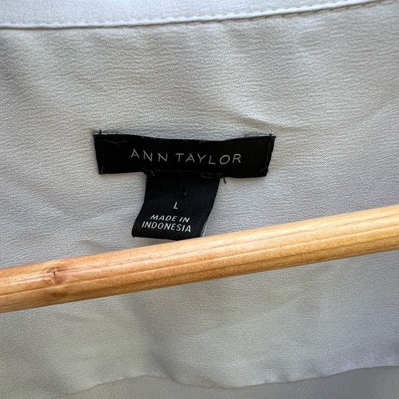 Ann Taylor Collared Long sleeve Button Down Dress Shirt Light Gray Size Large - Picture 5 of 5
